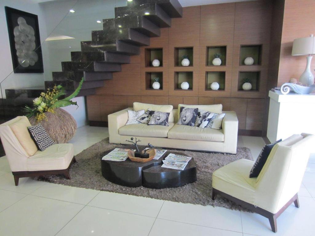 Avenue Suites Баколод Экстерьер фото