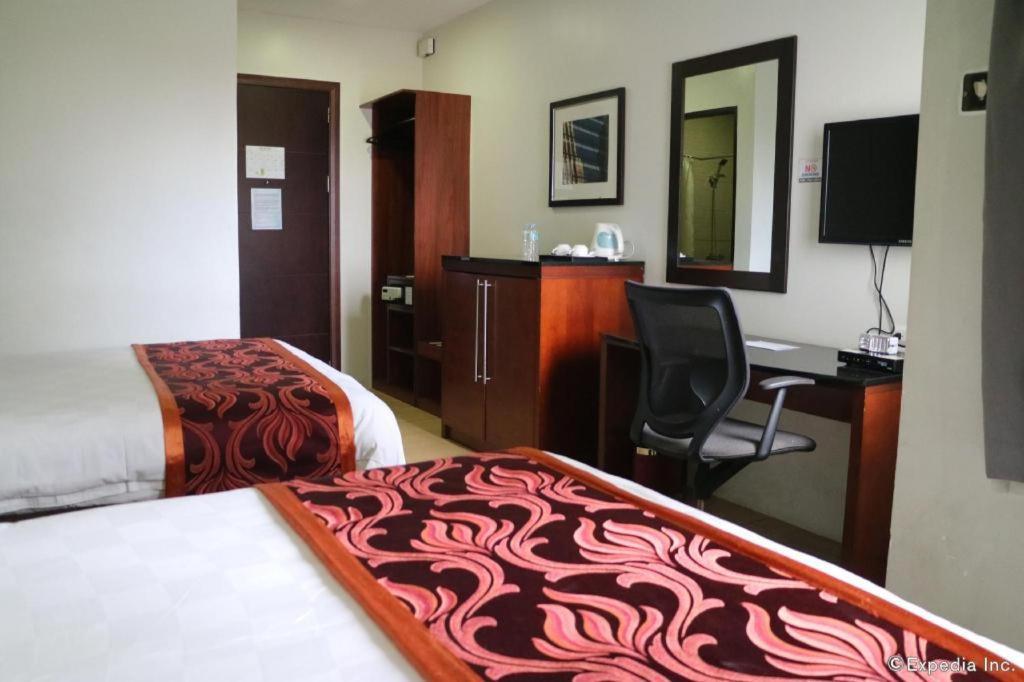 Avenue Suites Баколод Экстерьер фото
