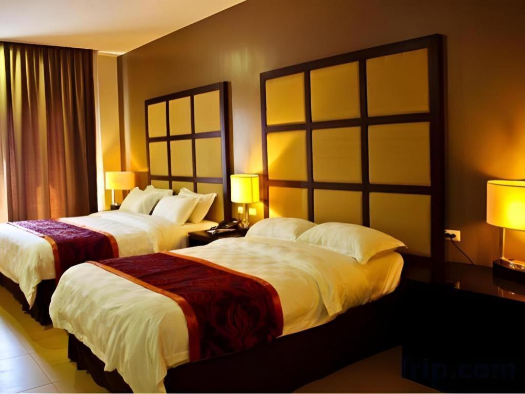 Avenue Suites Баколод Экстерьер фото