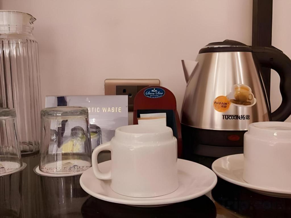 Avenue Suites Баколод Экстерьер фото