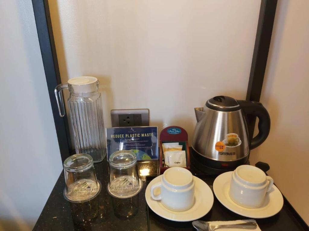 Avenue Suites Баколод Экстерьер фото