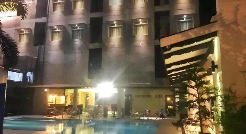 Avenue Suites Баколод Экстерьер фото